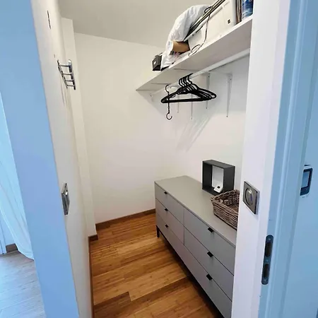 Beautiful New House Near And Train Station Ferienhaus