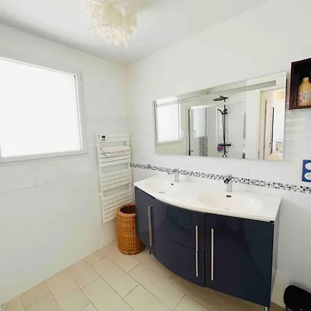 Beautiful New House Near And Train Station Ferienhaus *