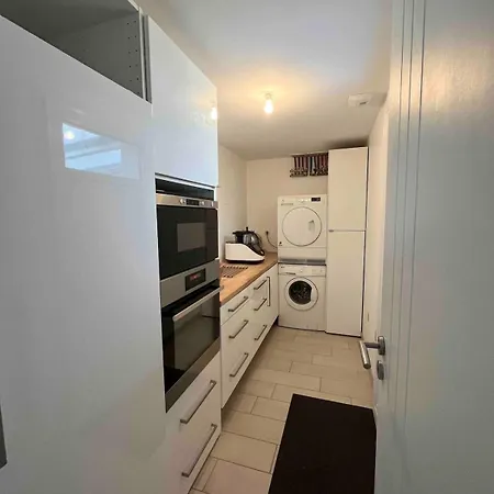 Beautiful New House Near And Train Station Ferienhaus